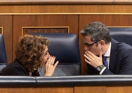 La vicepresidenta primera y ministra de Hacienda, María Jesús Montero, y el ministro de la Presidencia, Relaciones con las Cortes y Justicia, Félix Bolaños.
