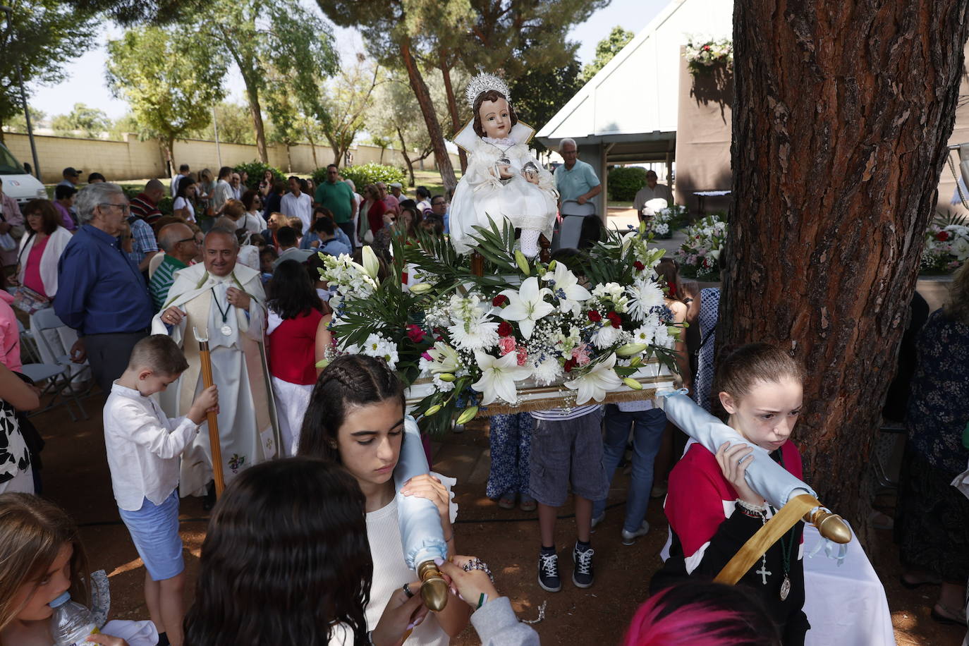Tejares rinde homenaje a su virgen