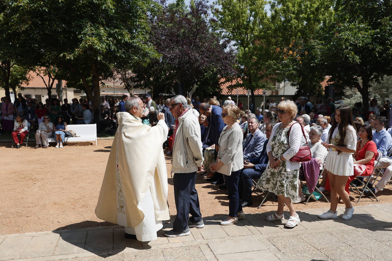 Tejares rinde homenaje a su virgen