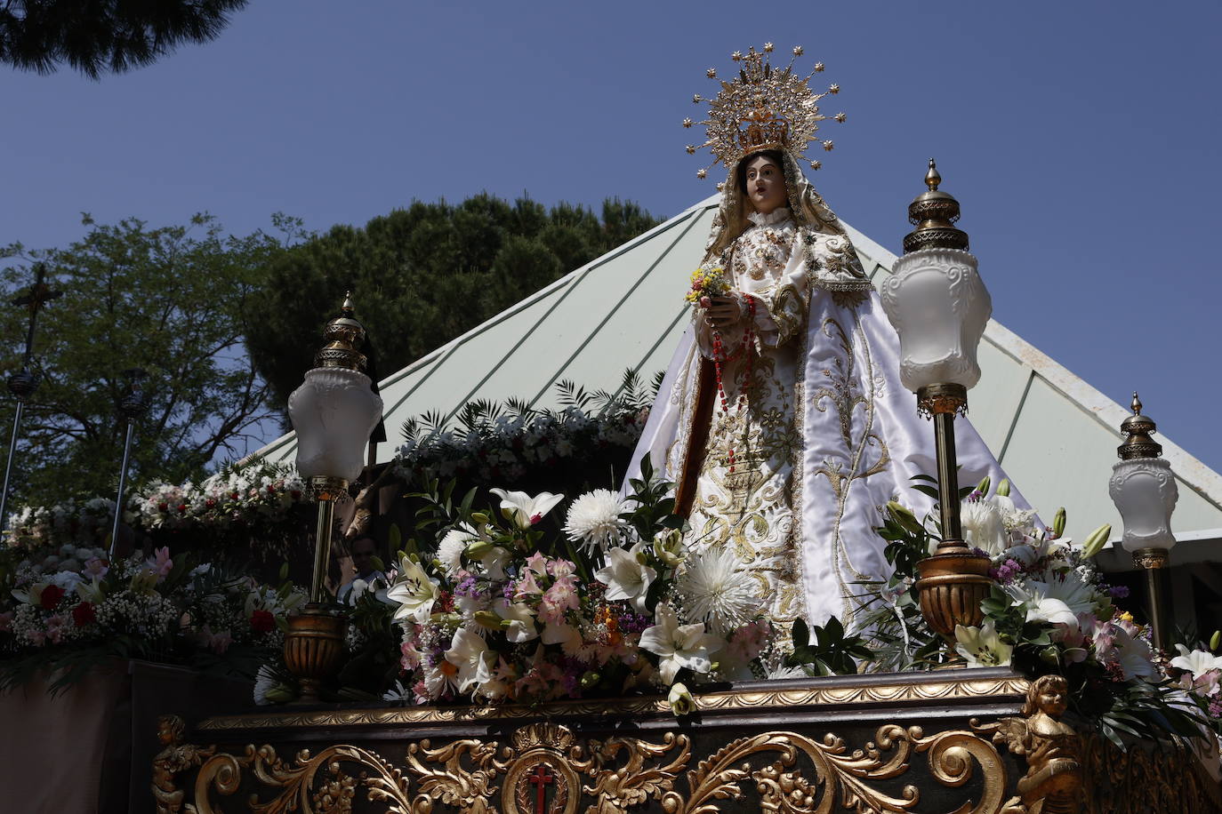 Tejares rinde homenaje a su virgen
