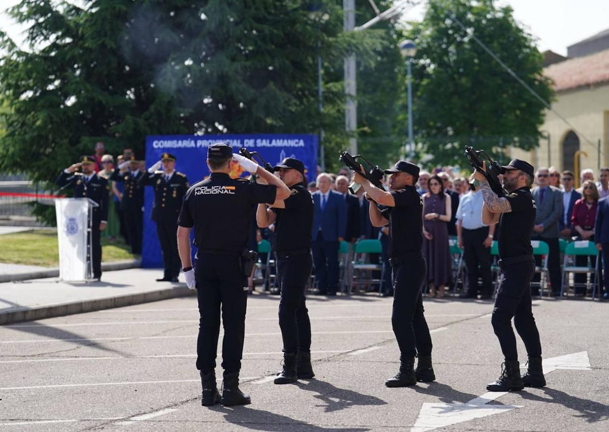 Imagen secundaria 1 - Imágenes del homenaje.