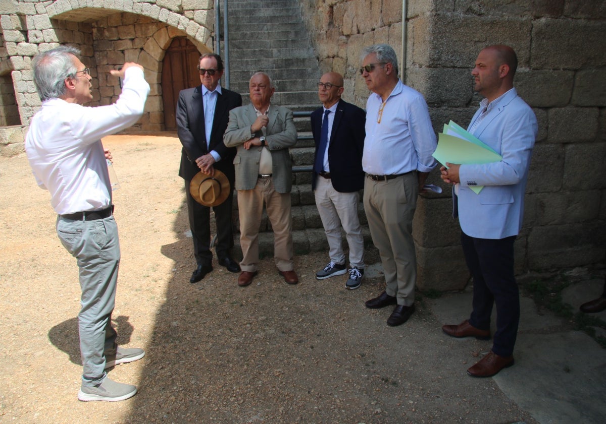 Imagen principal - La restauración de la muralla de Ledesma estará completada antes de final de año