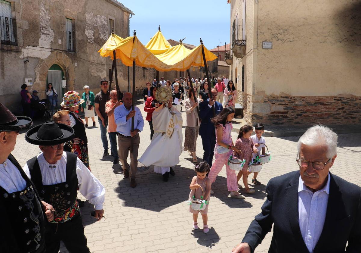 Llegada de la procesión a la iglesia en la fiesta de 2024.
