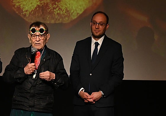 Fernando Arrabal y el alcalde de Ciudad Rodrigo, Marcos Iglesias.