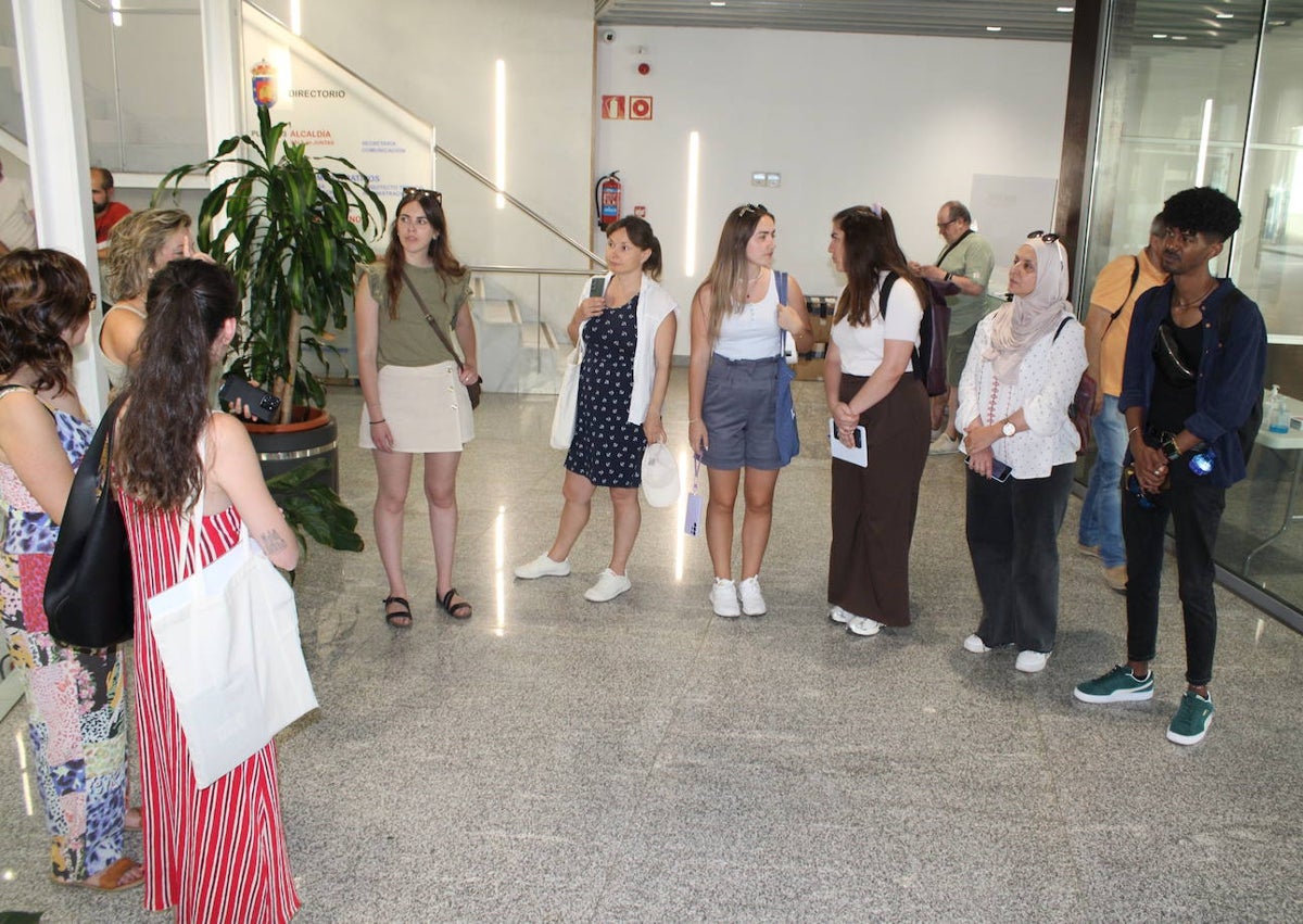 Imagen secundaria 1 - Diferentes momentos de la visita a Guijuelo.