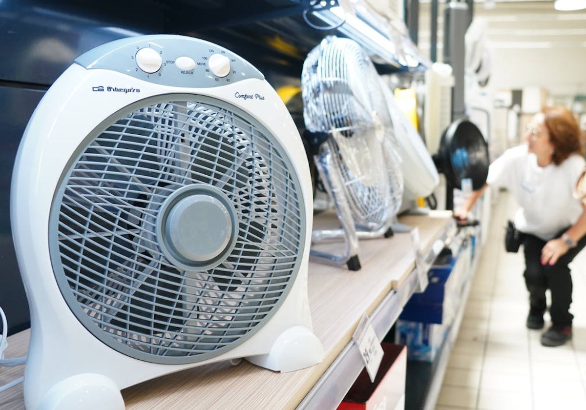 Ventiladores en un comercio salmantino.