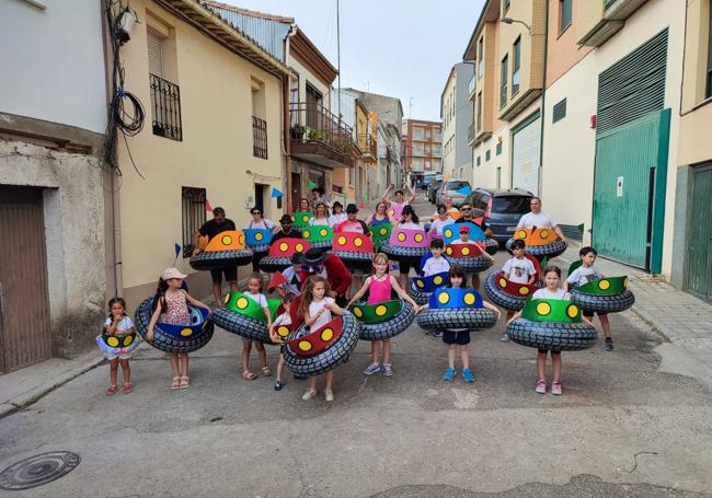 Coches chocones, una de las propuestas de disfraz de la peña.