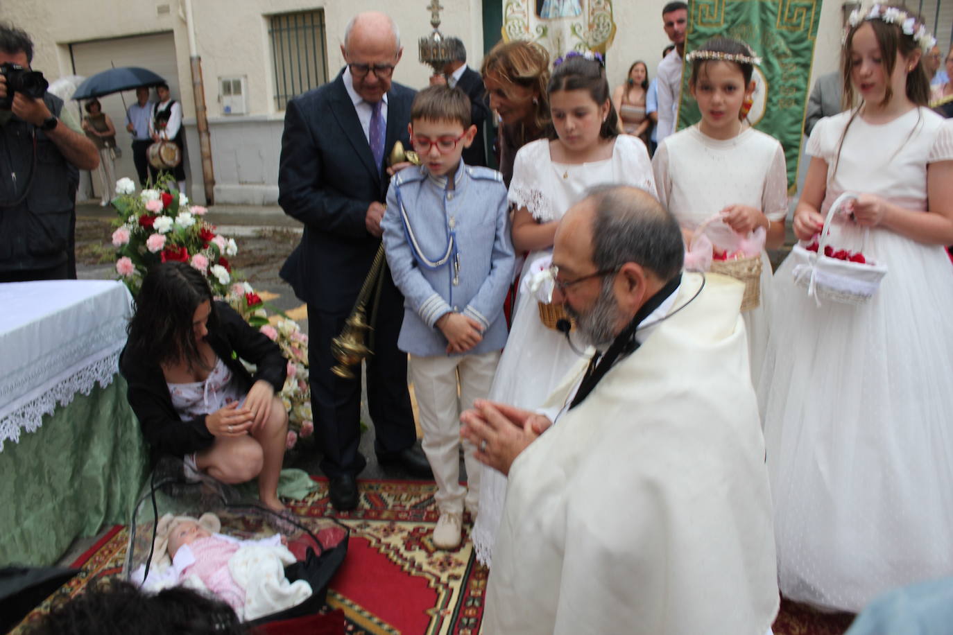 Procesión de paraguas en el intrépido Corpus de Vitigudino