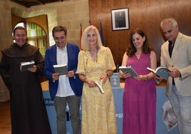 Miguel Ángel González, Javier San José, Concepción Miguélez, Esther Borrego y Jacobo Sanz durante la presentación.