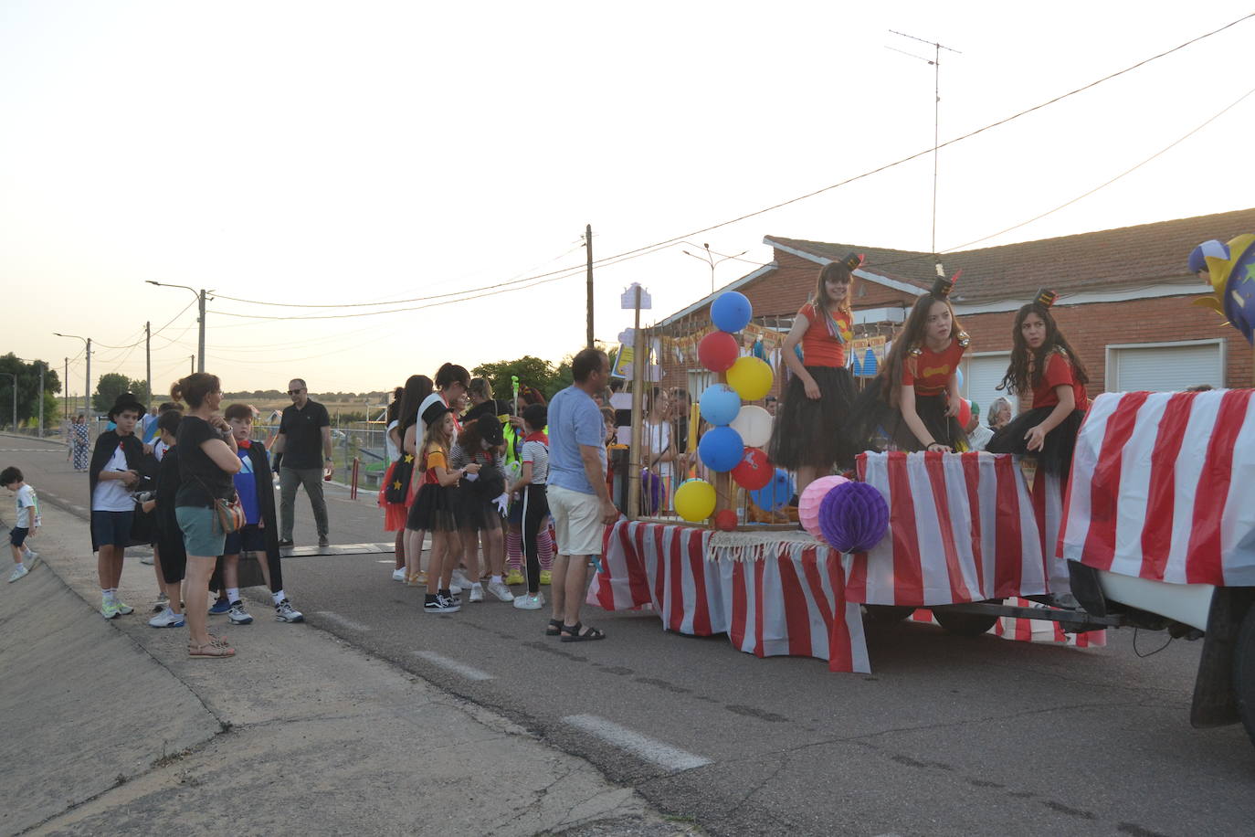 Creatividad y brillantes en el desfile de El Cubo de Don Sancho
