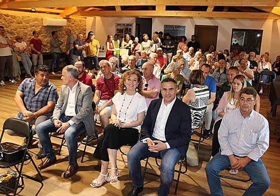 Vecinos y autoridades llenaron las instalaciones durante la presentación