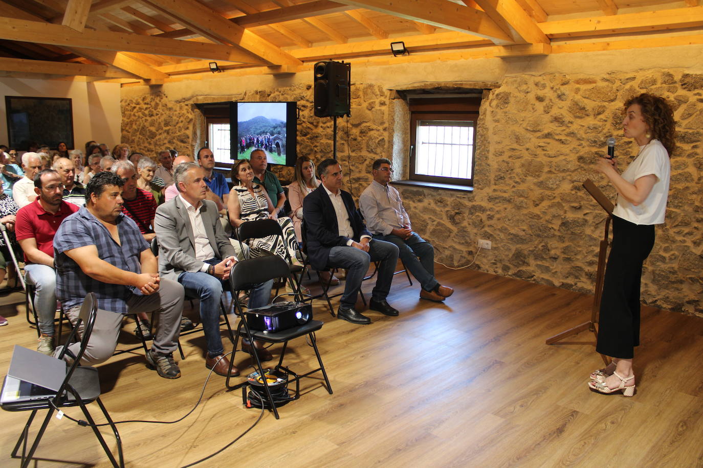 San Esteban de la Sierra estrena su centro de apoyo a la actividad económica