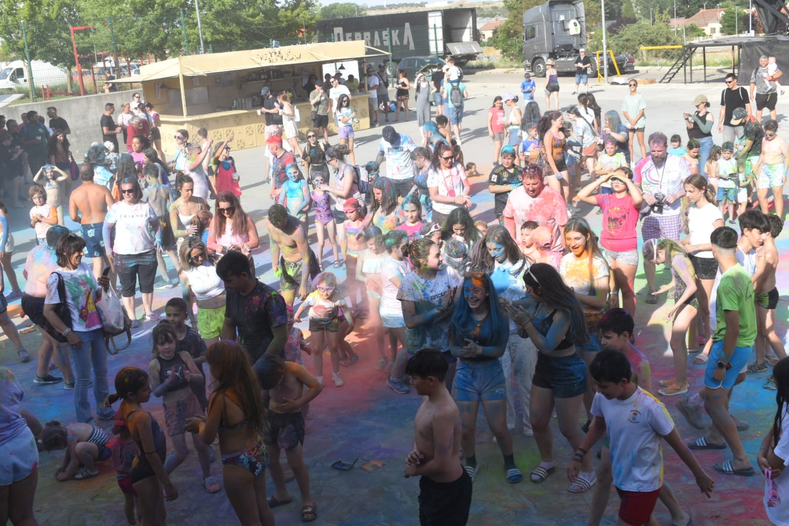 Explosión de color en el inicio del Corpus de Aldeatejada