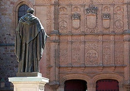 Una imagen de la fachada de la Universidad.