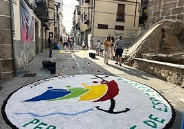 Imágenes de las distintas alfombras realizadas en el casco histórico de Béjar para celebrar el Corpus
