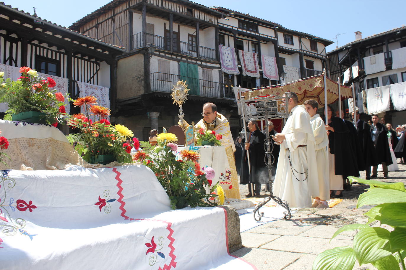 La Alberca exhibe toda su belleza en el Corpus Christi