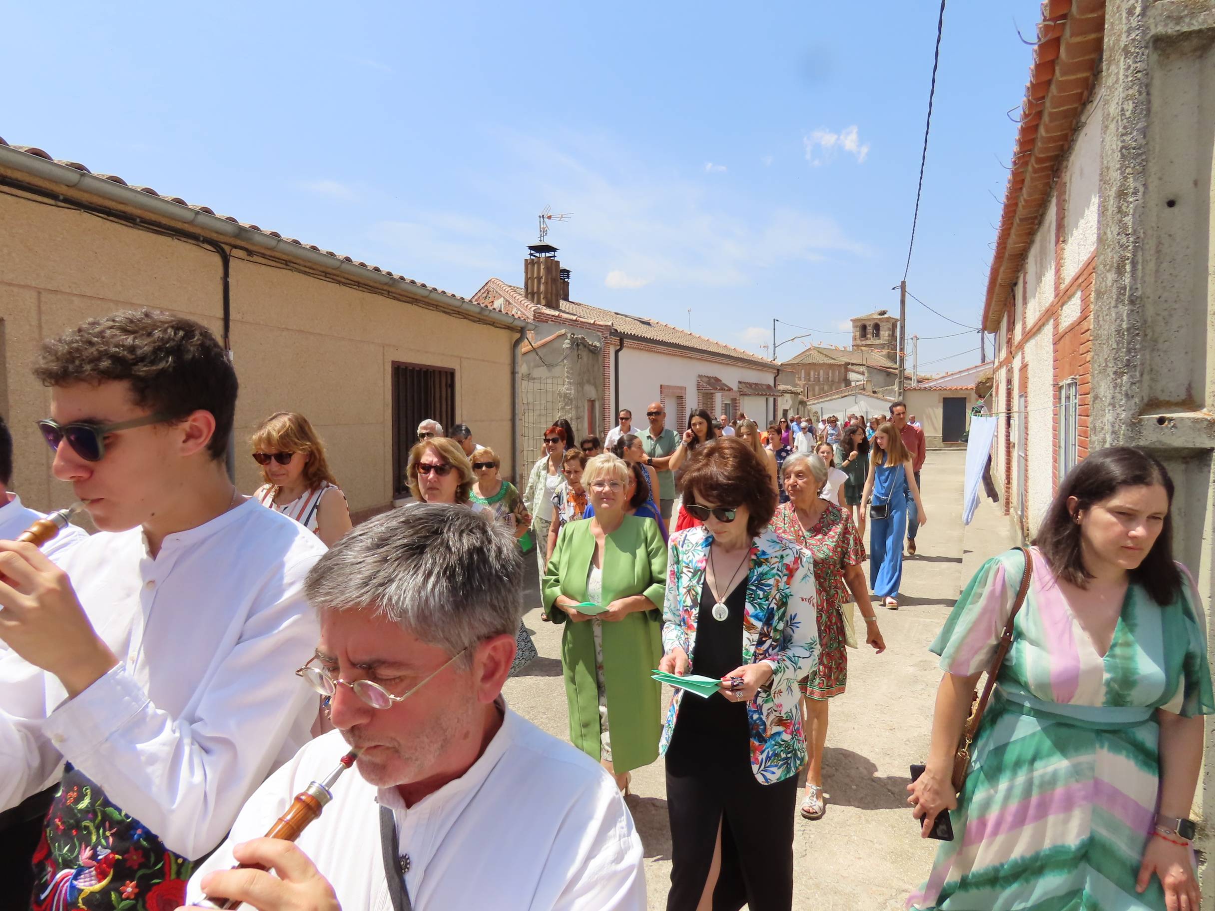 Procesión de los altares al ritmo de las dulzainas en Peñarandilla
