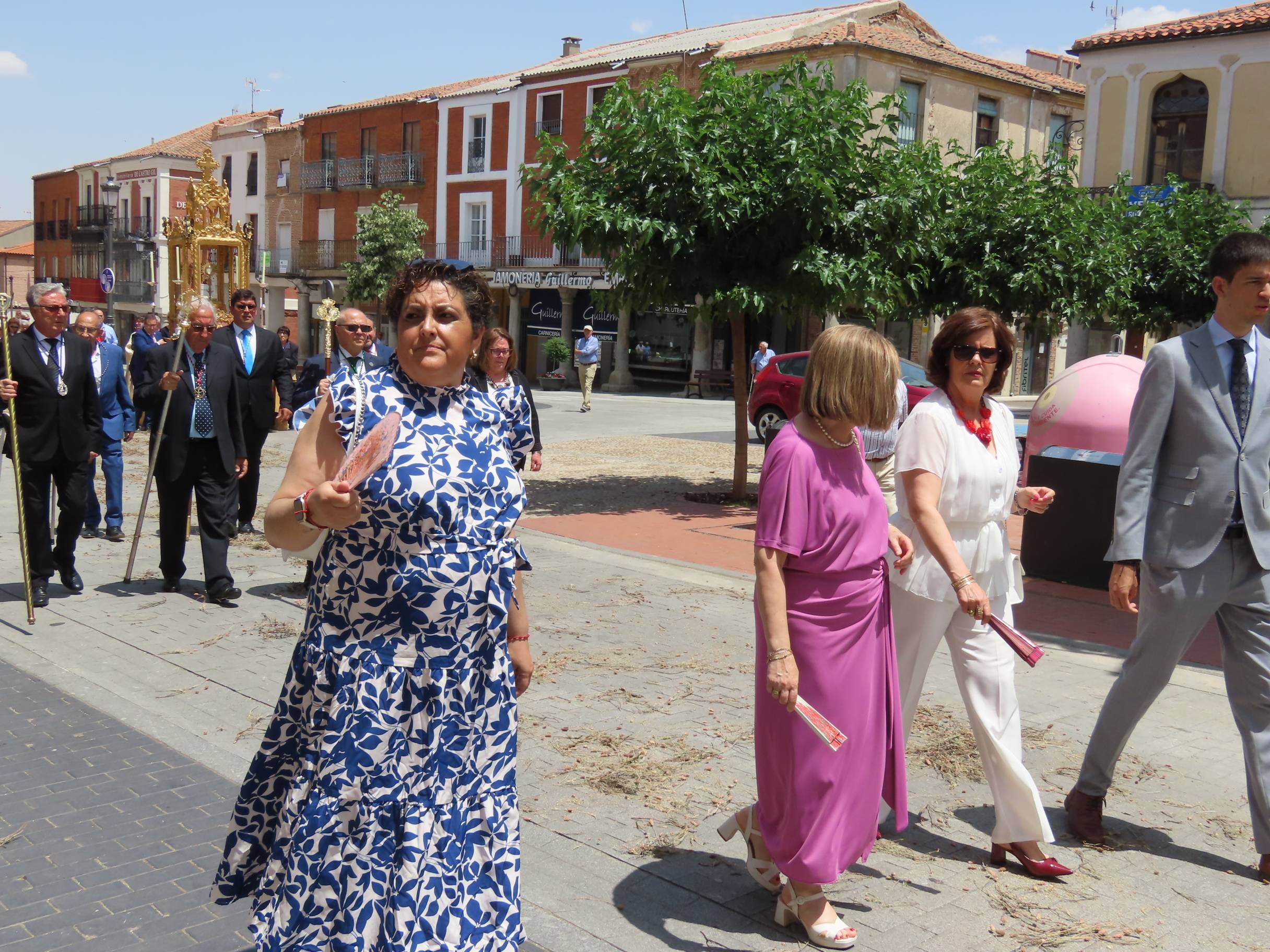 El calor escolta al Santísimo por Peñaranda