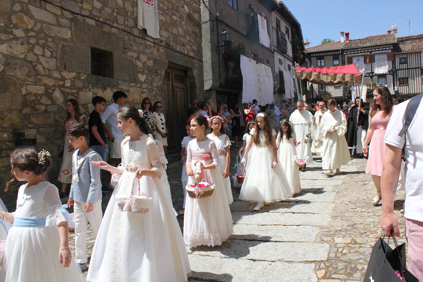 La Alberca exhibe toda su belleza en el Corpus Christi