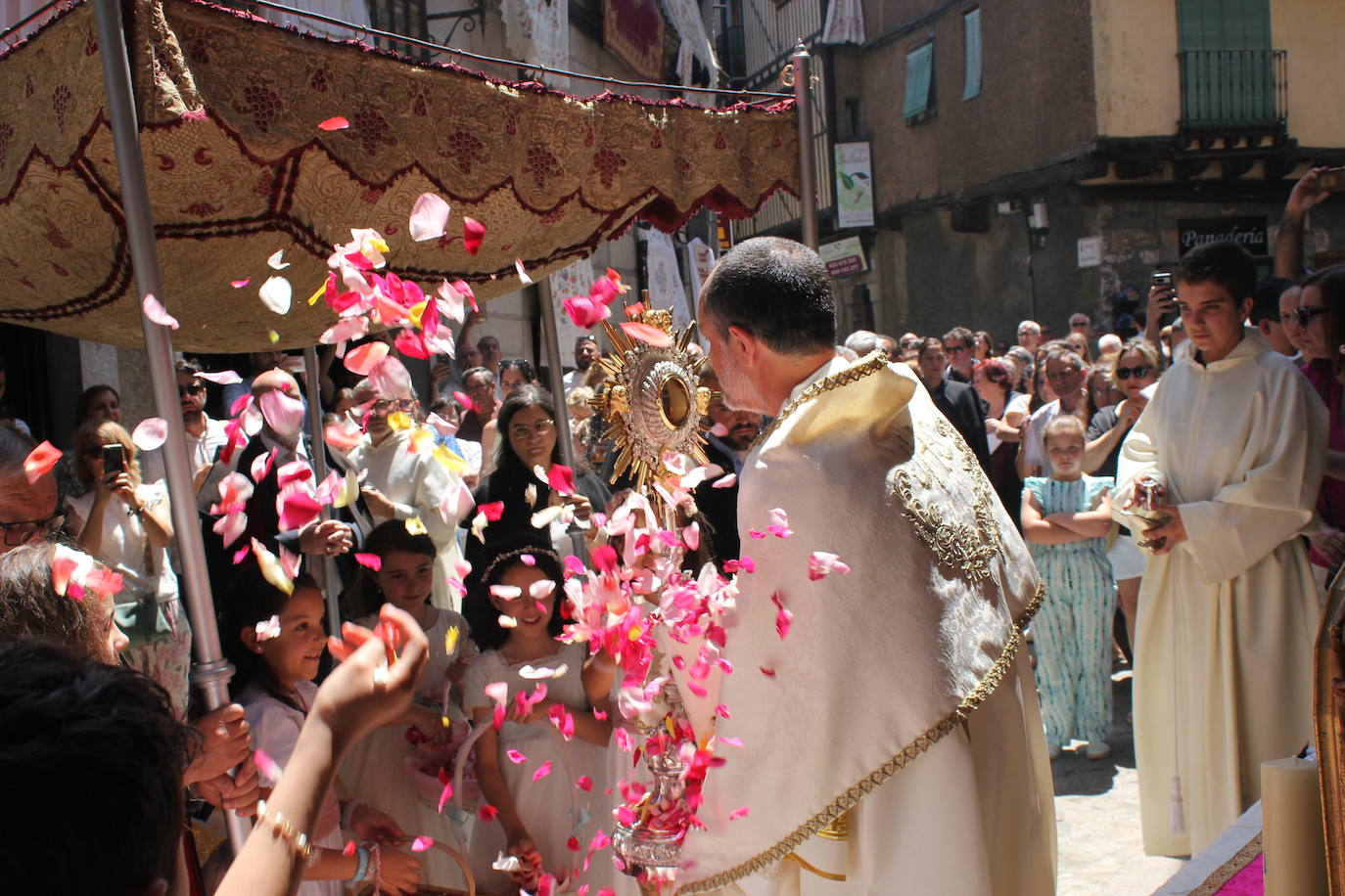 La Alberca exhibe toda su belleza en el Corpus Christi