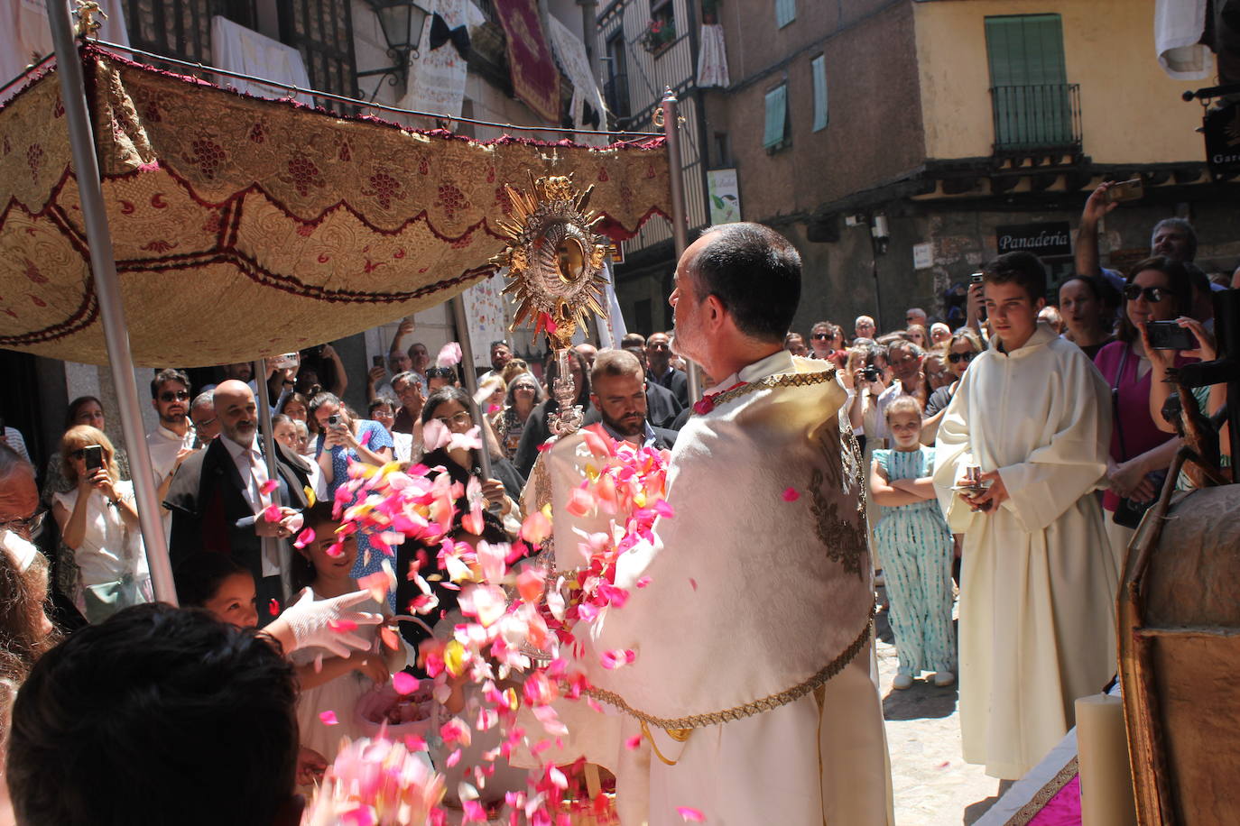 La Alberca exhibe toda su belleza en el Corpus Christi
