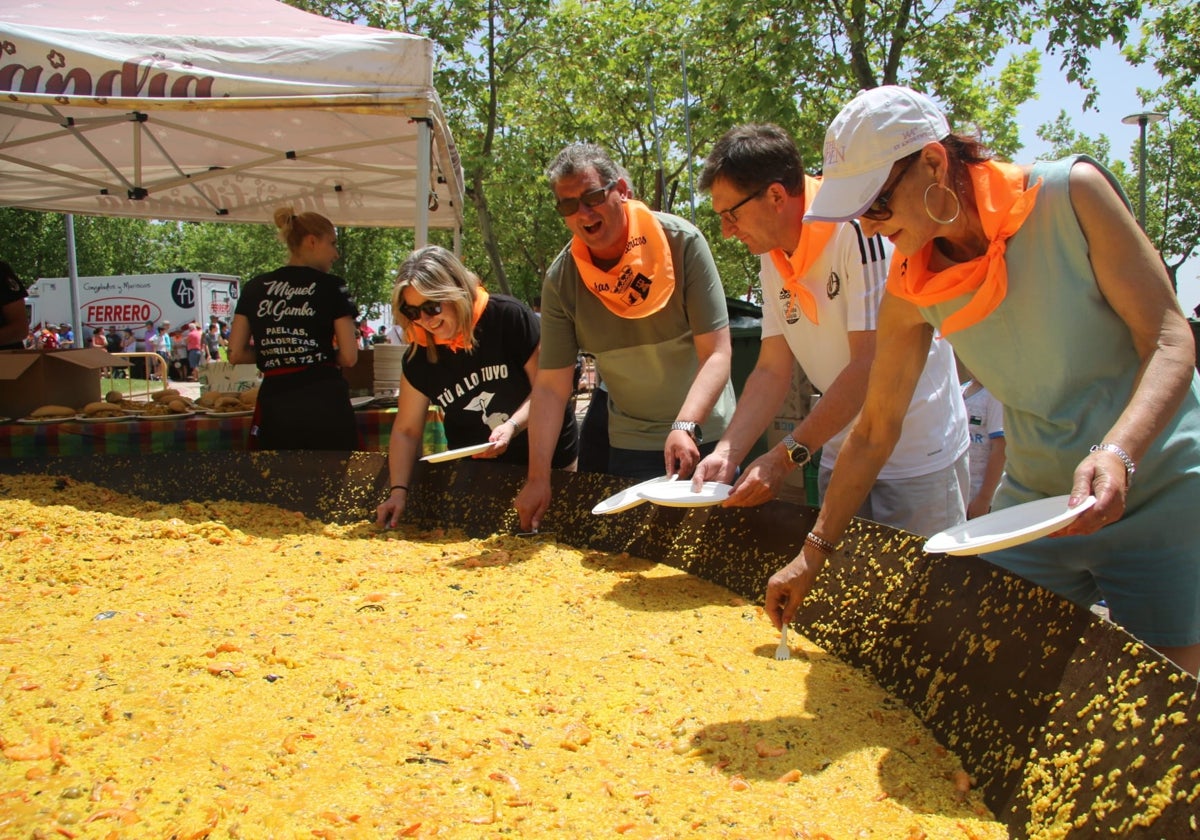 Cabrerizos presume de paella