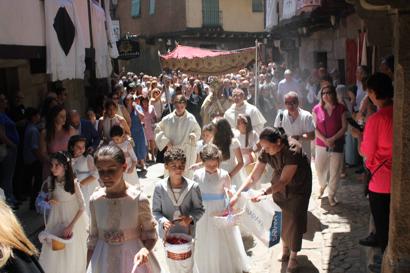 La Alberca exhibe toda su belleza en el Corpus Christi