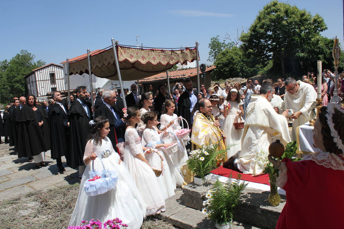 La Alberca exhibe toda su belleza en el Corpus Christi