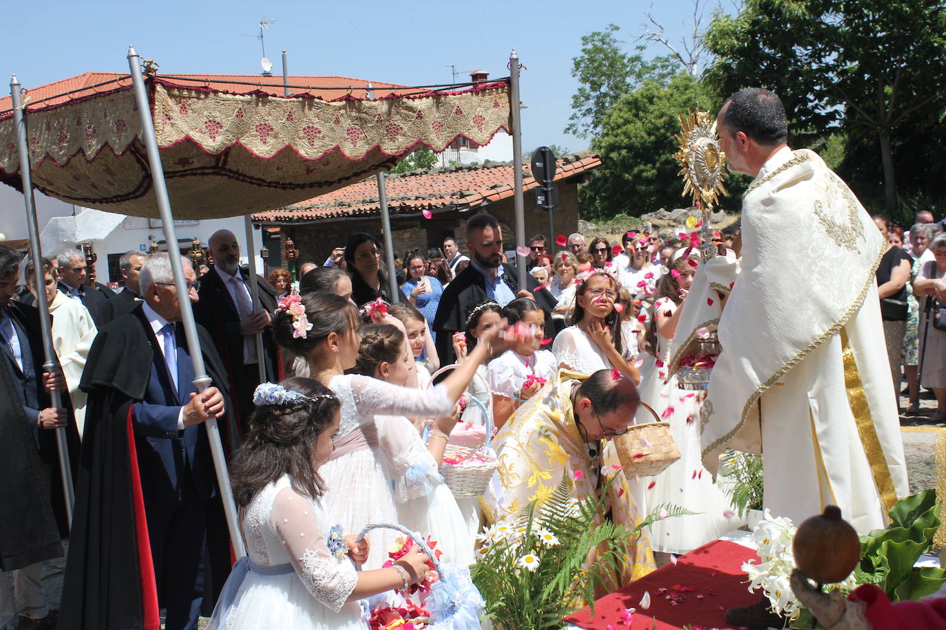 La Alberca exhibe toda su belleza en el Corpus Christi