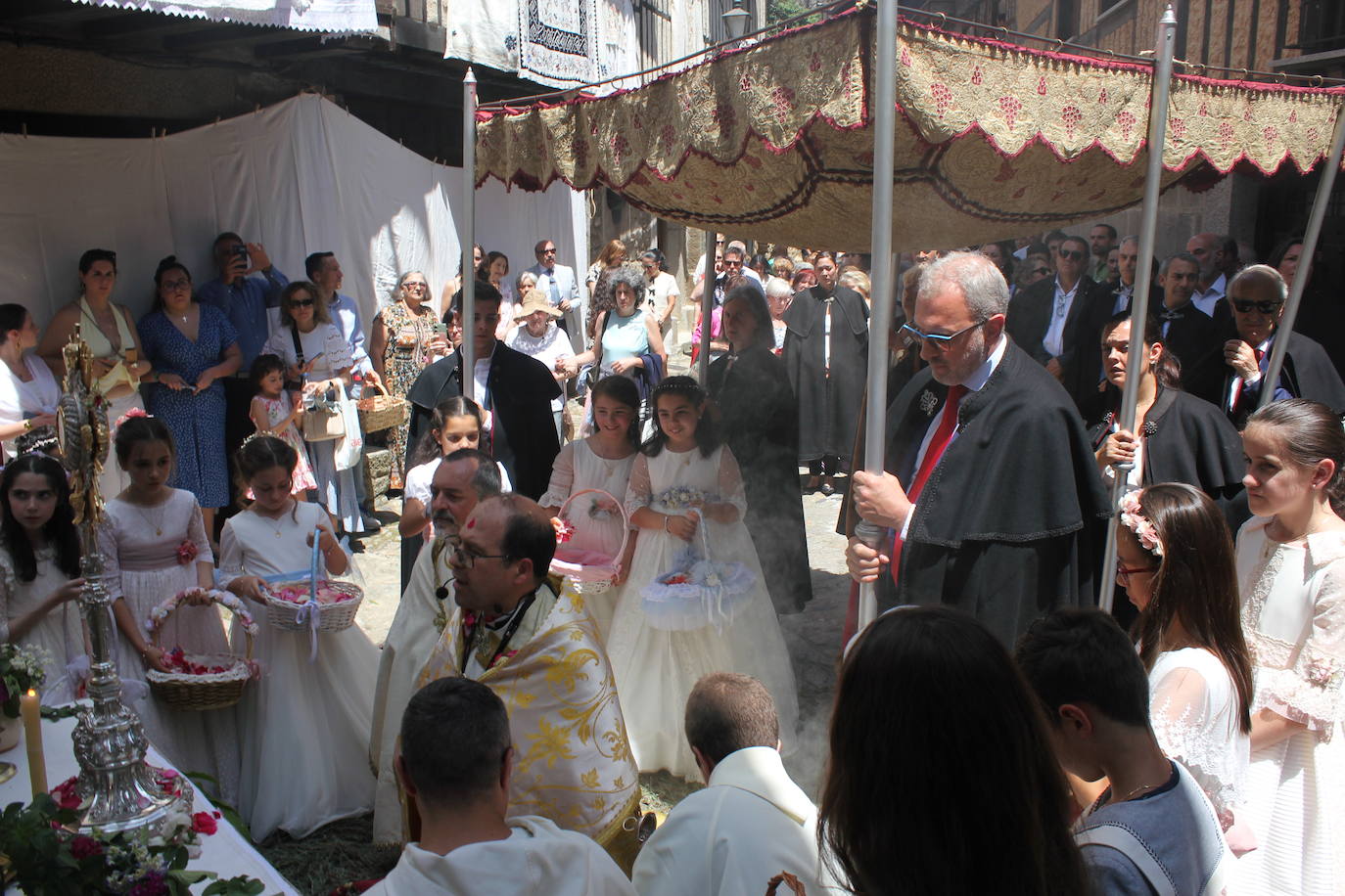 La Alberca exhibe toda su belleza en el Corpus Christi