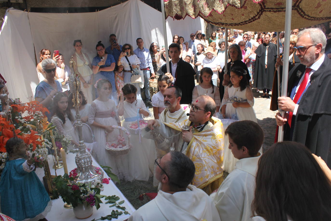 La Alberca exhibe toda su belleza en el Corpus Christi