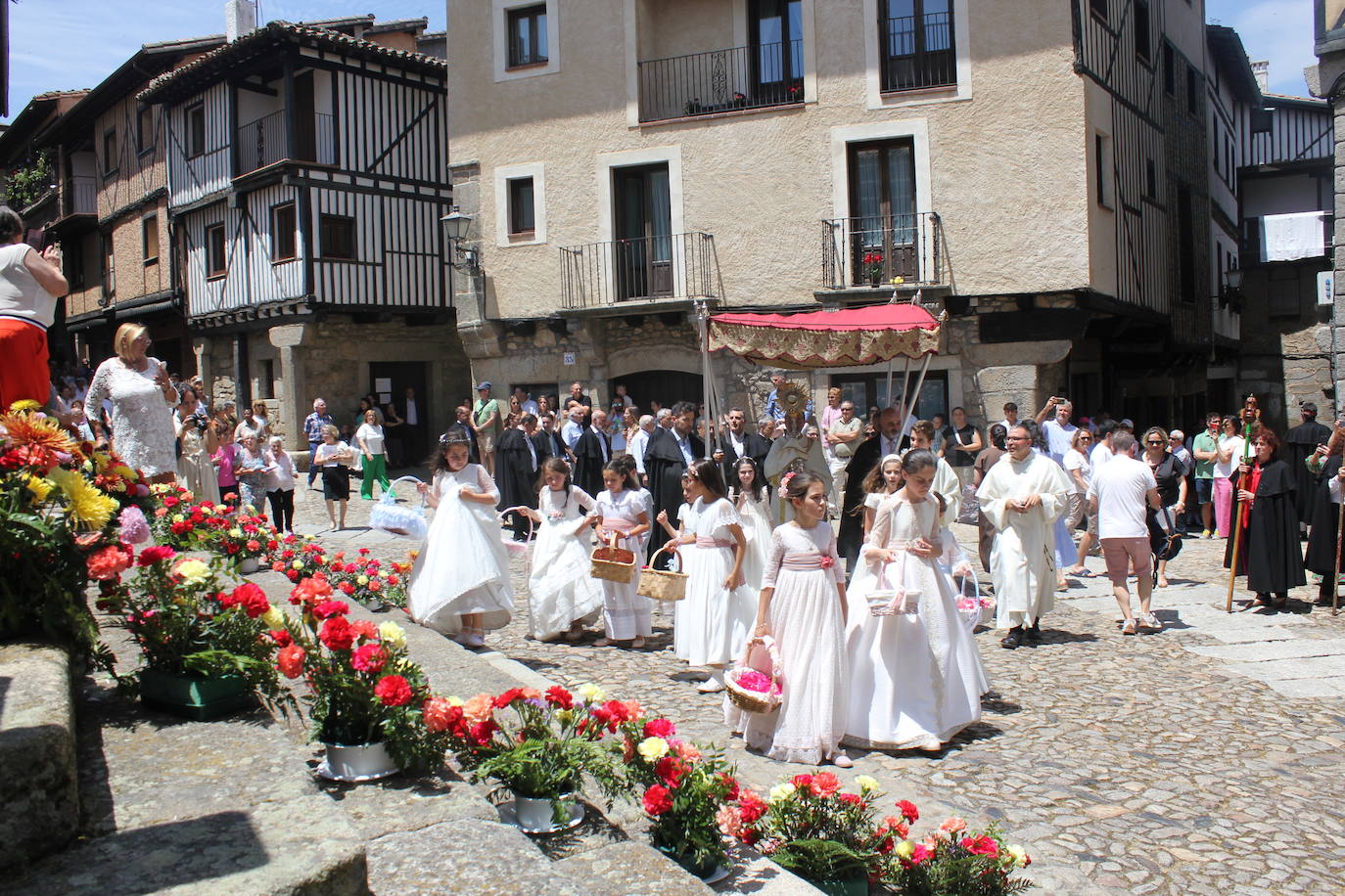 La Alberca exhibe toda su belleza en el Corpus Christi