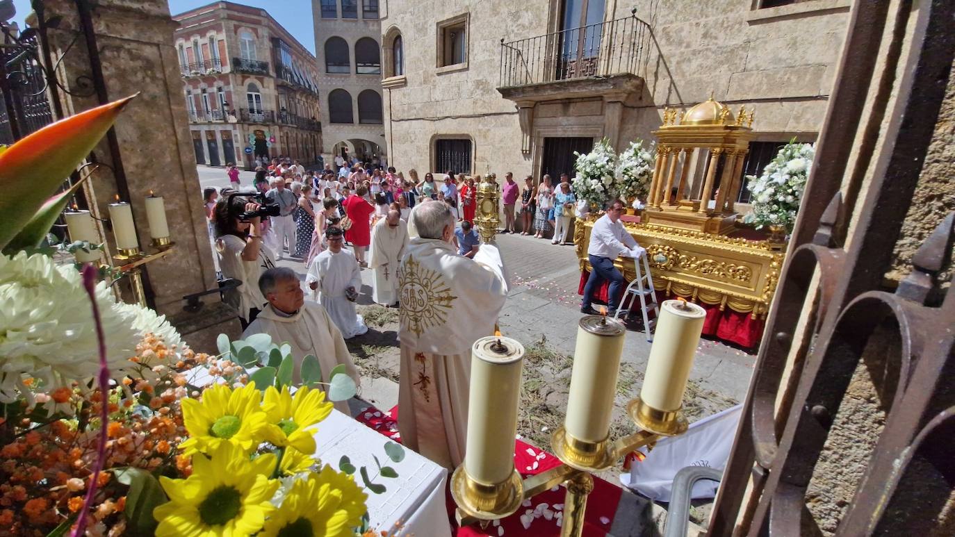 Ciudad Rodrigo arropa al Santísimo Sacramento