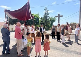 Procesión con el Santísimo Sacramento y el Sagrado Corazón