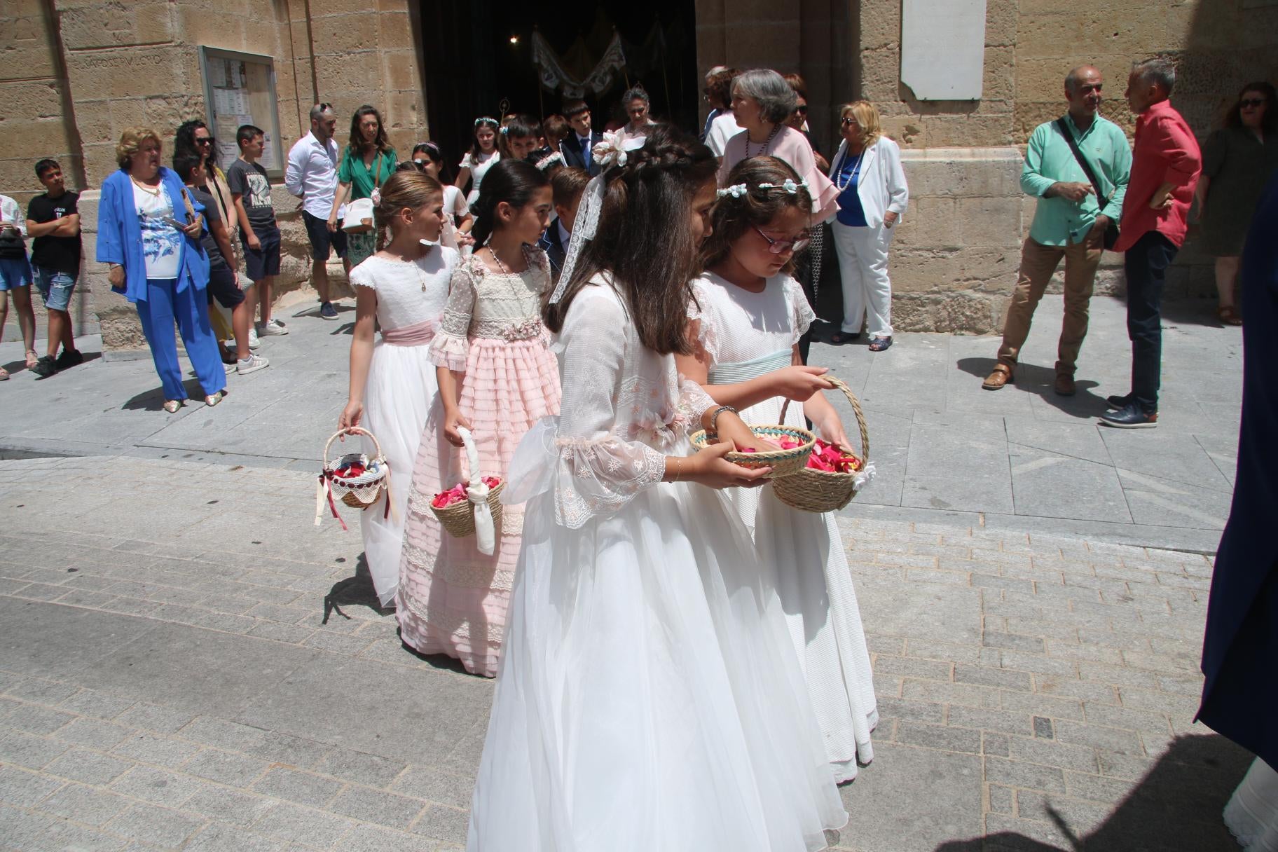 Villares honra sus tradiciones con el día del Santísimo