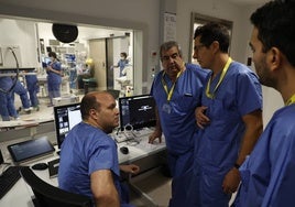 Radiólogos intervencionistas analizan un caso de ictus.