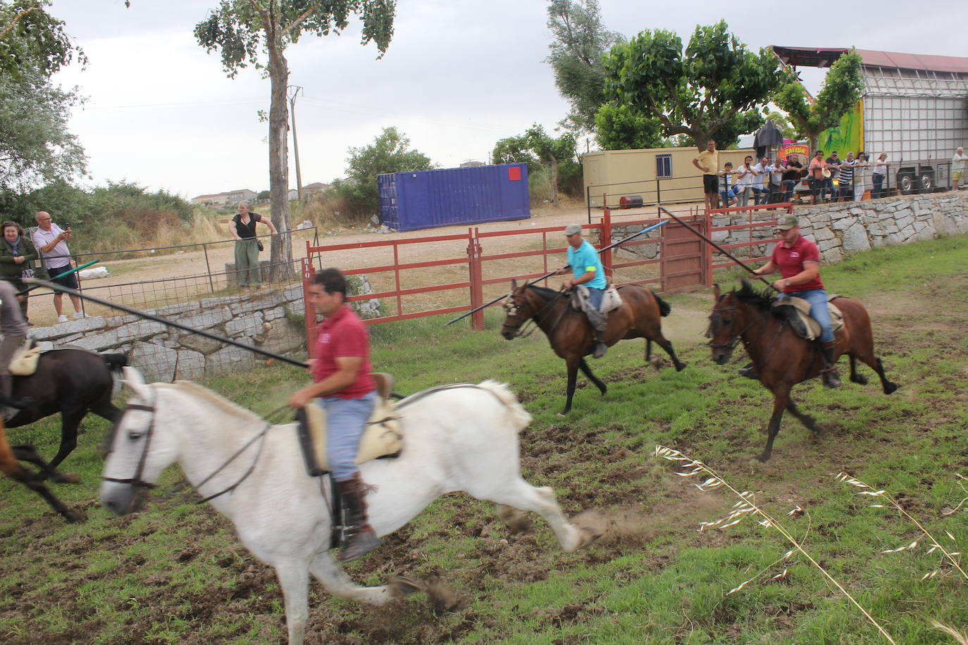 Último y trepidante encierro a caballo en Sancti Spíritus