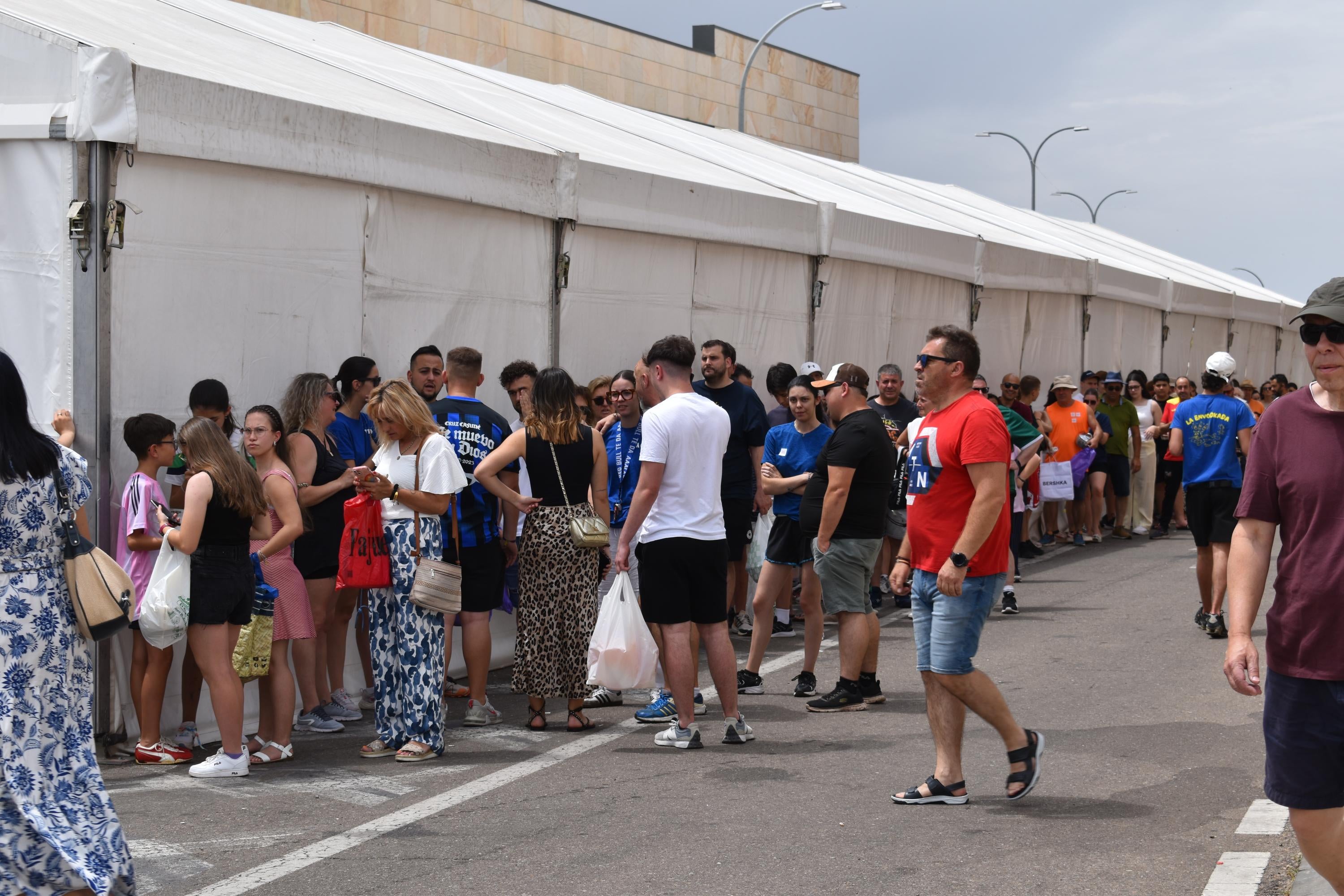 Festín gastronómico en Villares de la Reina con 3.500 raciones de paella