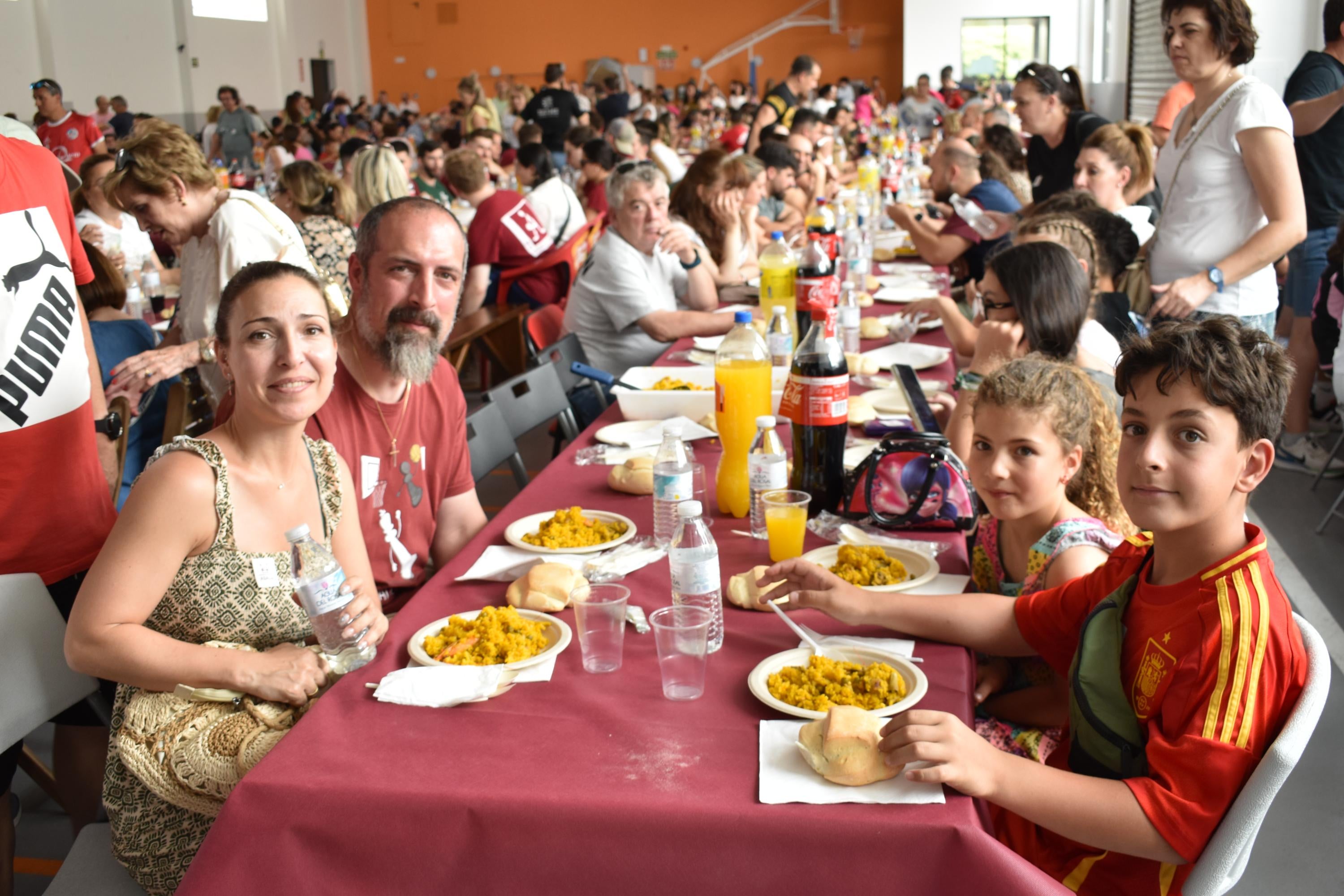 Festín gastronómico en Villares de la Reina con 3.500 raciones de paella