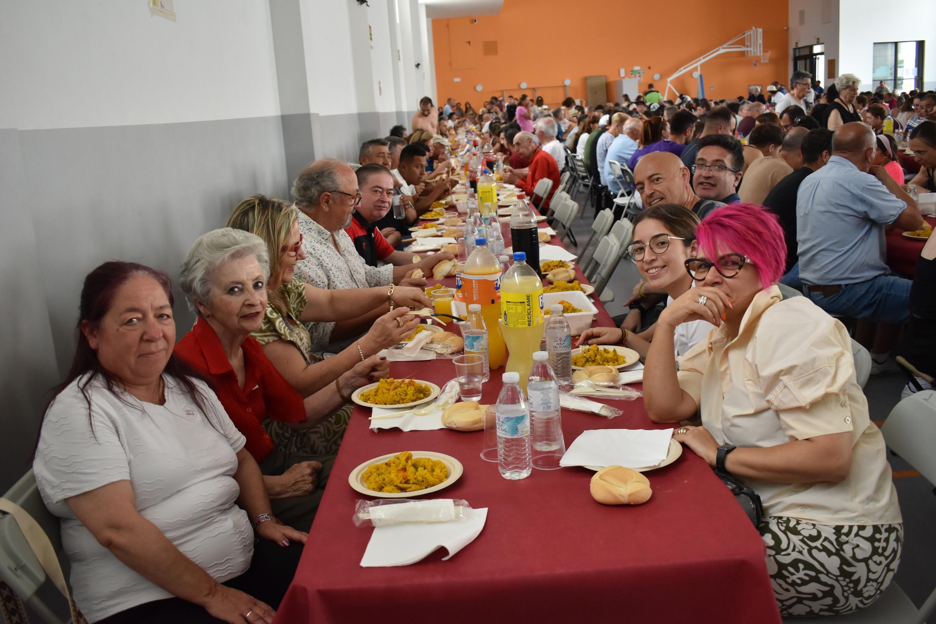 Festín gastronómico en Villares de la Reina con 3.500 raciones de paella