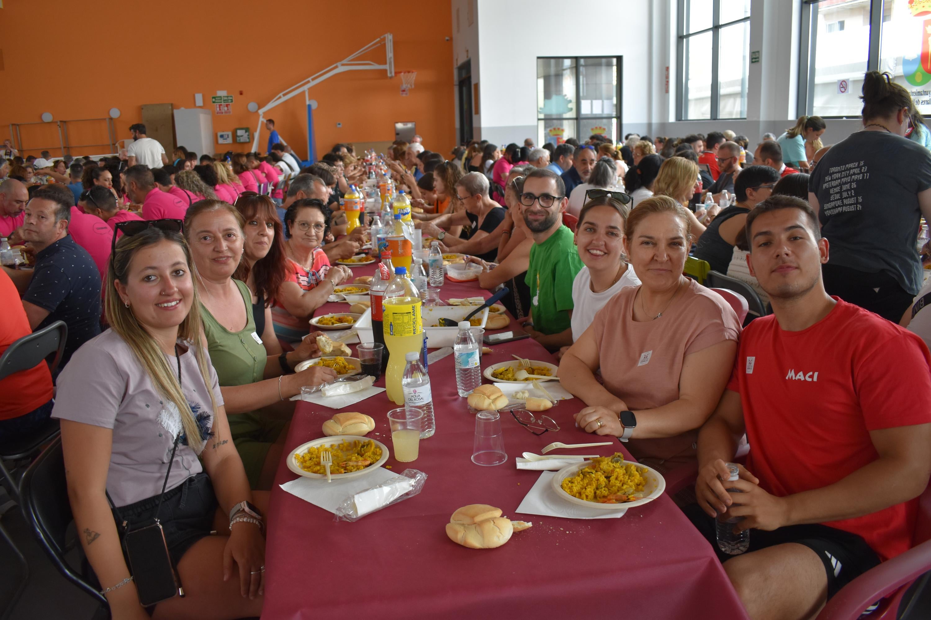Festín gastronómico en Villares de la Reina con 3.500 raciones de paella
