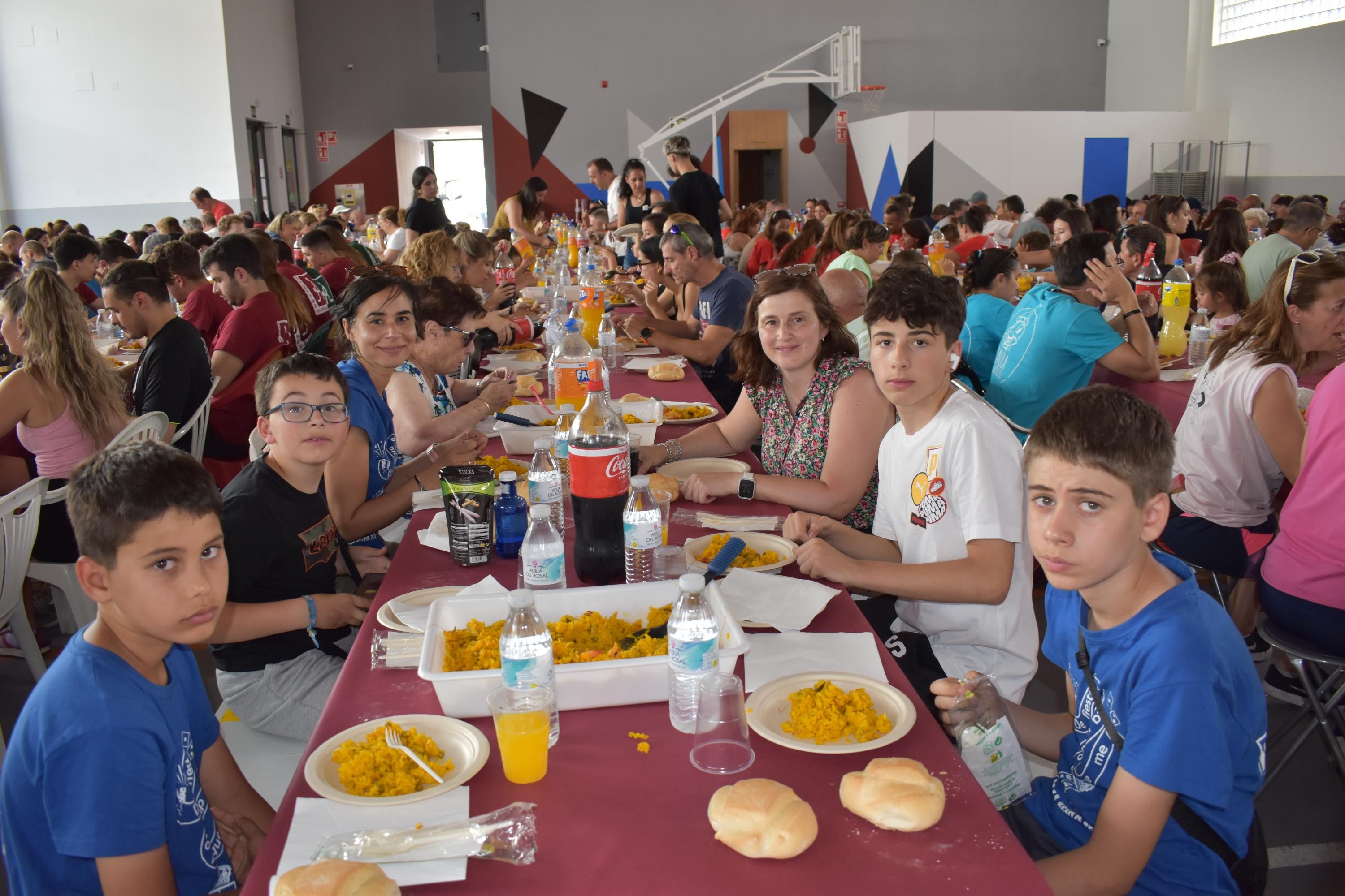 Festín gastronómico en Villares de la Reina con 3.500 raciones de paella