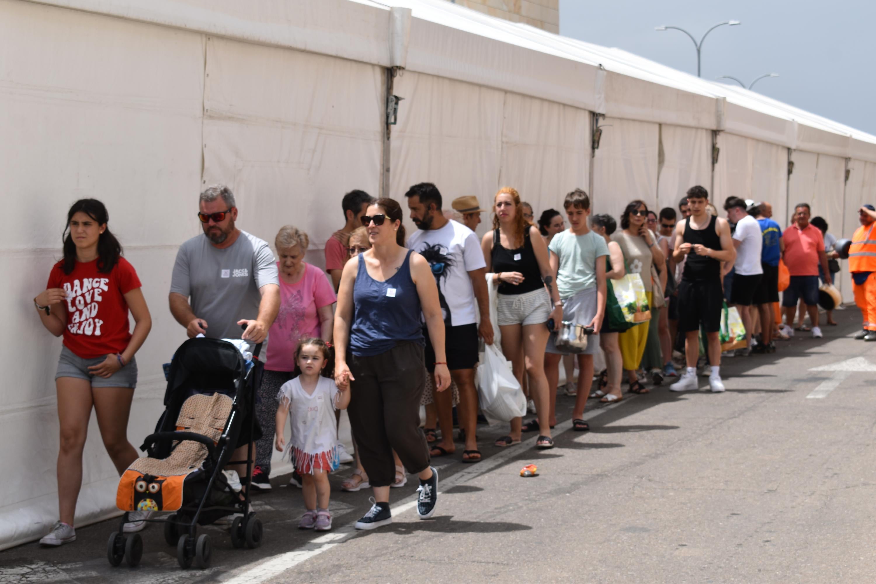 Festín gastronómico en Villares de la Reina con 3.500 raciones de paella
