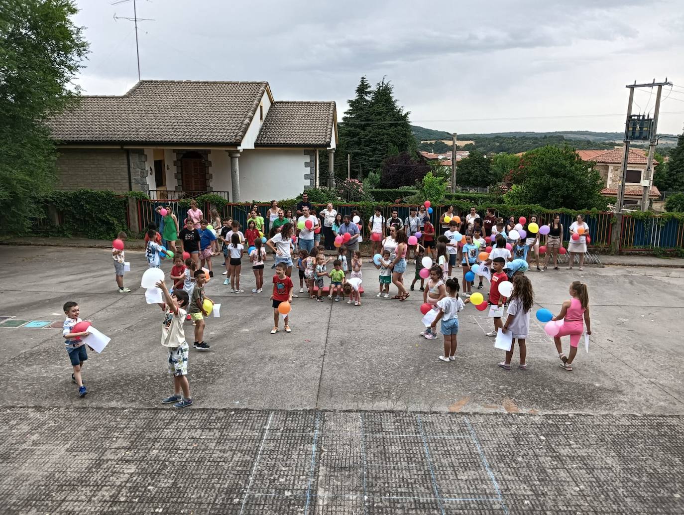 Animado y solidario final de curso en Linares de Riofrío