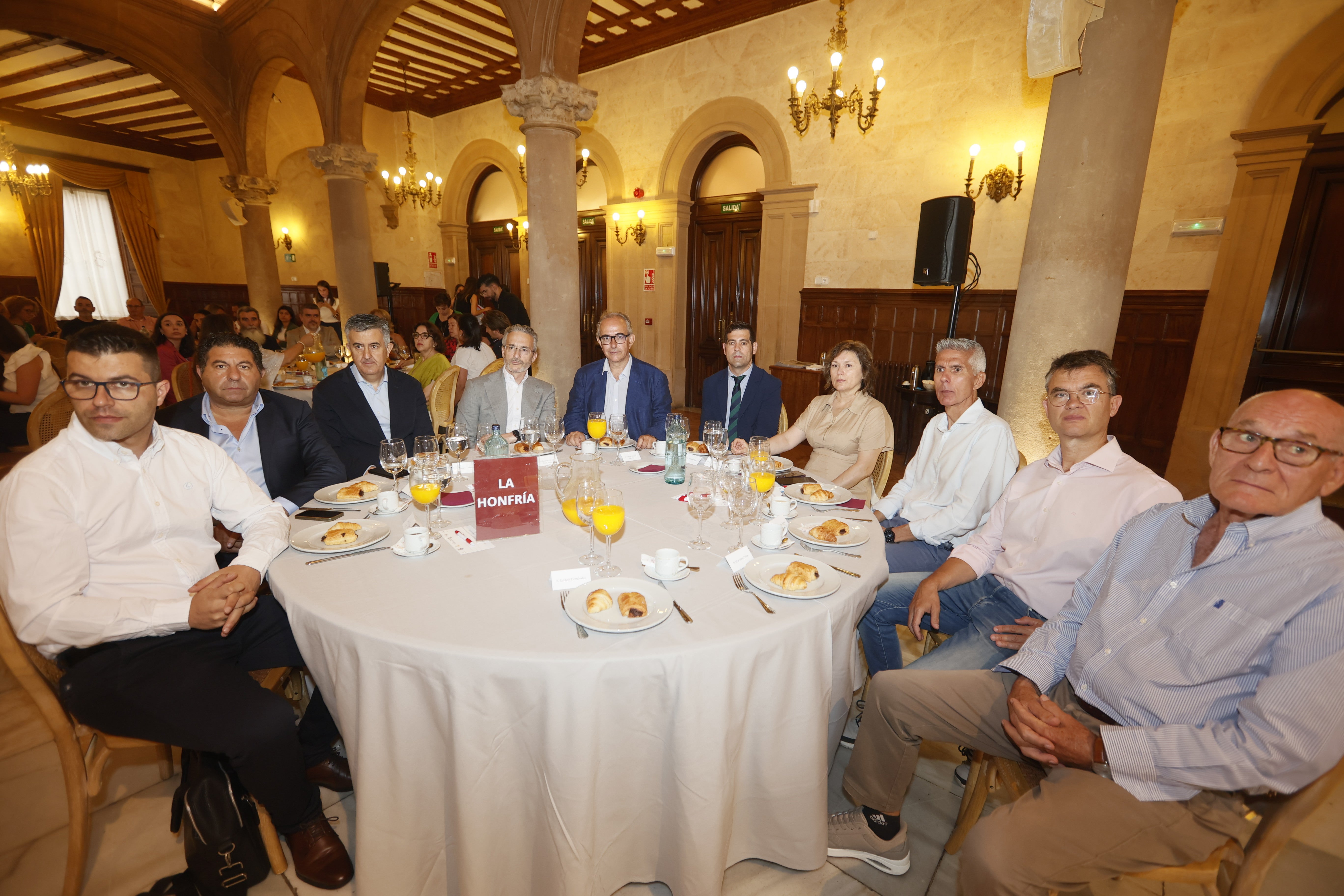 Jorge Seixas (Wake Up Formación), Pedro Campal y Gustavo Del Pozo (Bernabé Campal), Gonzalo Olivera y Enrique Gómez (Grupo Mirat), Daniel García (LA GACETA), Victoria Markova (Punto Viso) y Francisco Julián Ramos (Punto Viso), Manuel Cabezas (IME Business School) y Esteban Hernández (Riegos del Tormes).