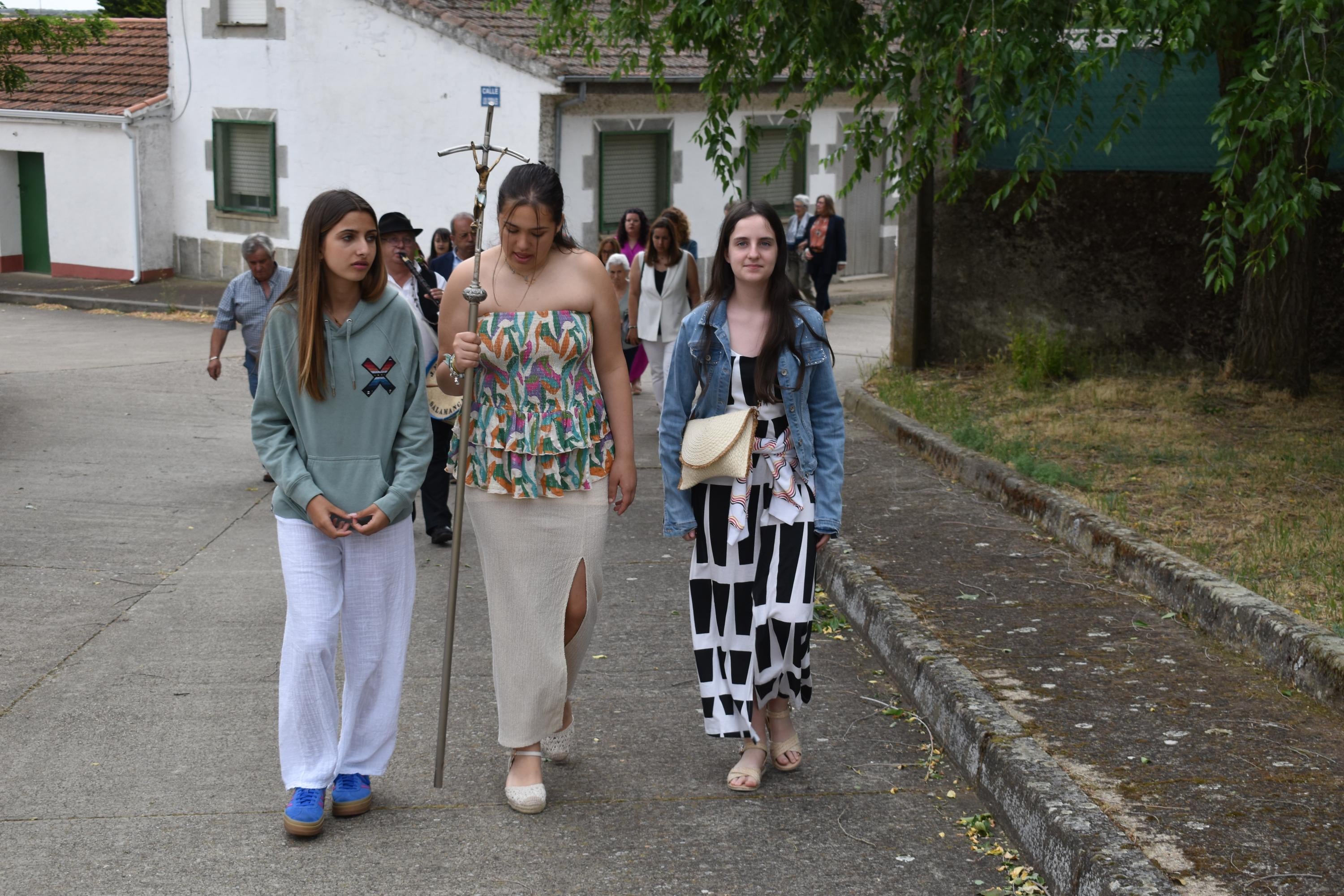Tradición en el día grande por San Juan en Vecinos