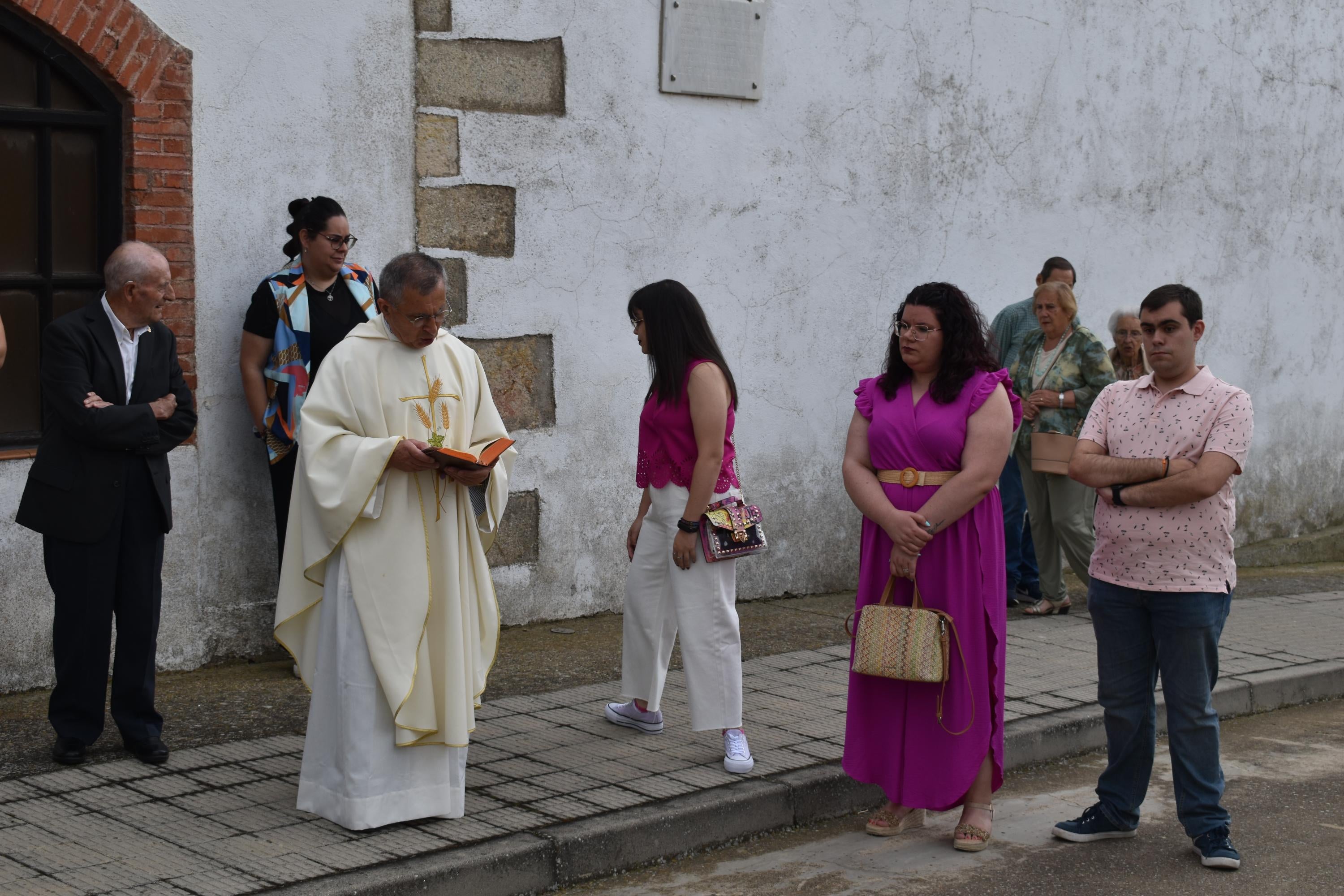 Tradición en el día grande por San Juan en Vecinos