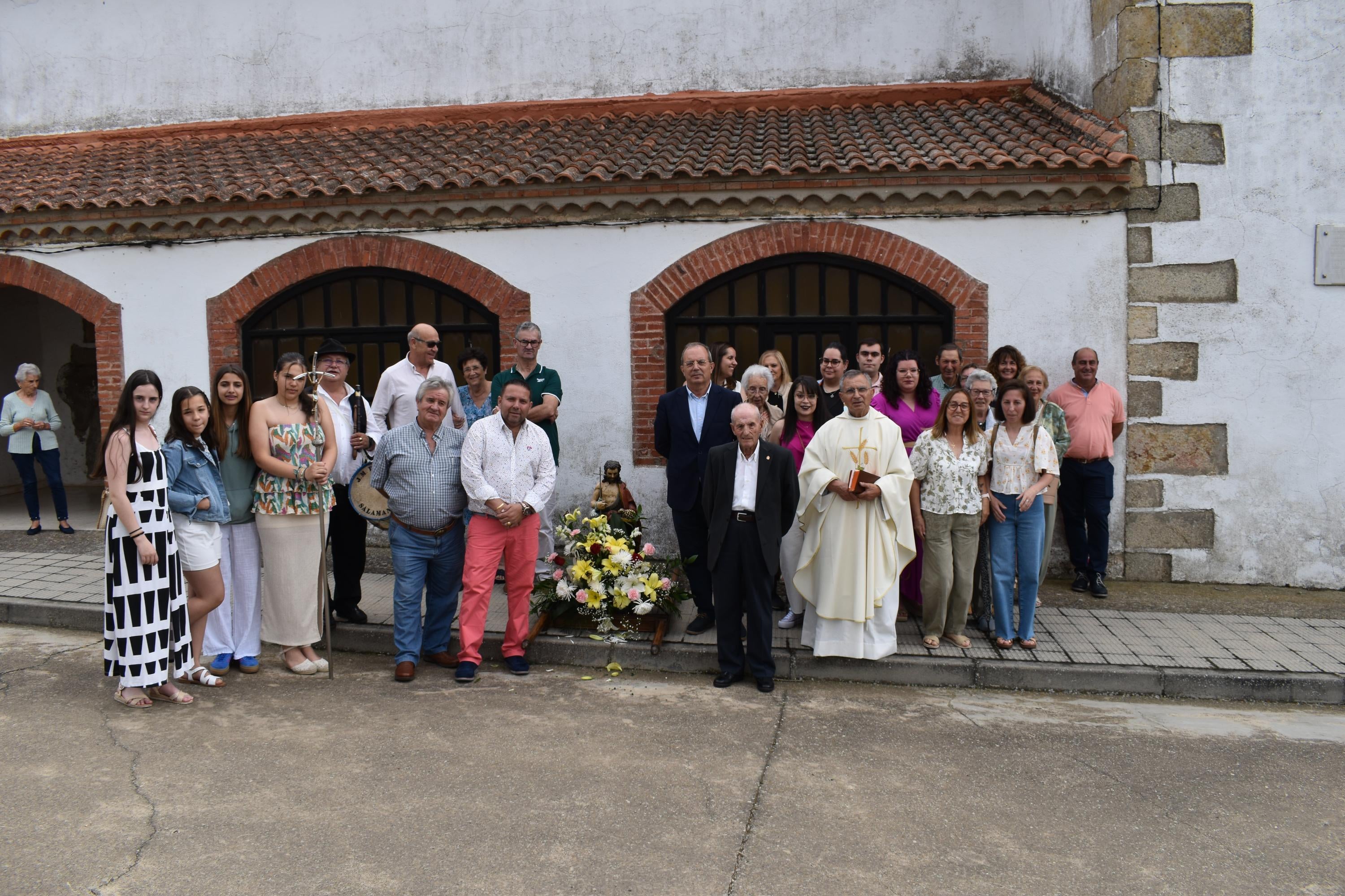 Tradición en el día grande por San Juan en Vecinos