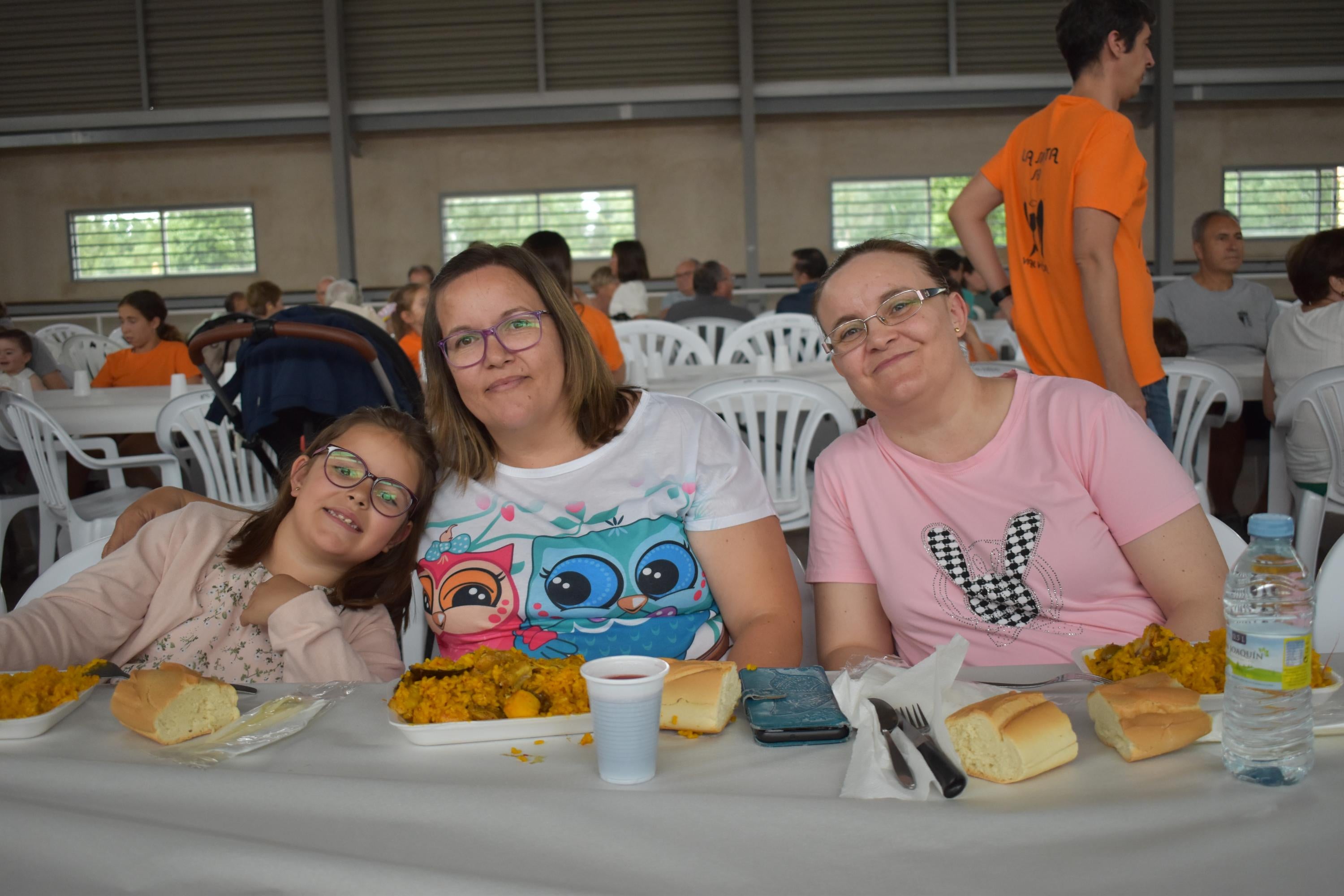 Comida &#039;familiar&#039; en Valverdón para 200 personas