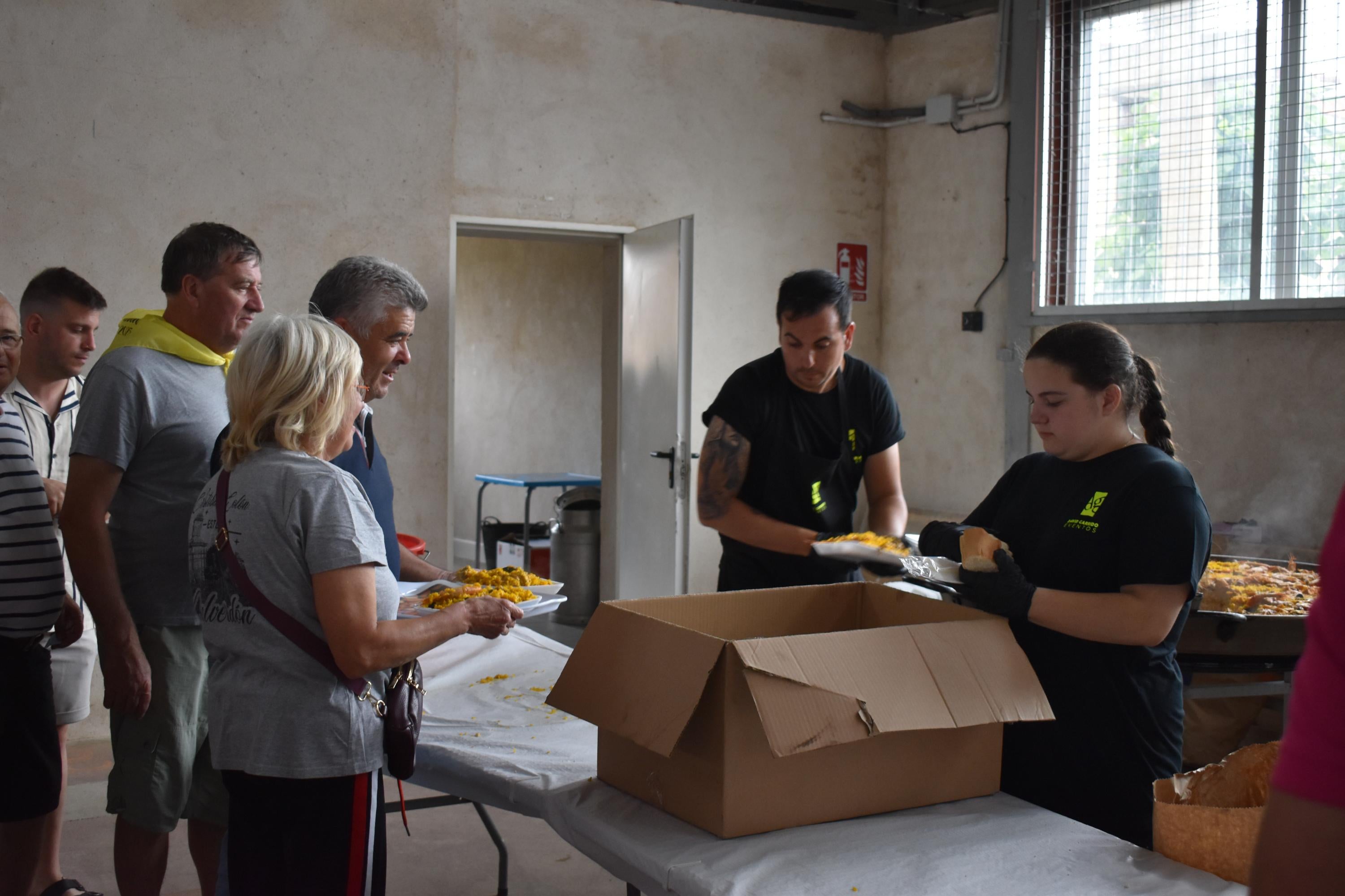 Comida &#039;familiar&#039; en Valverdón para 200 personas